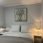 Cozy Two Bedrooms Suite