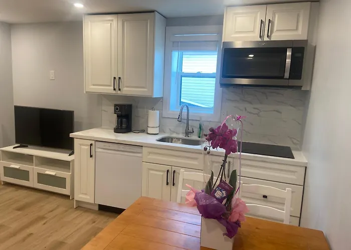 Cozy Two Bedrooms Suite