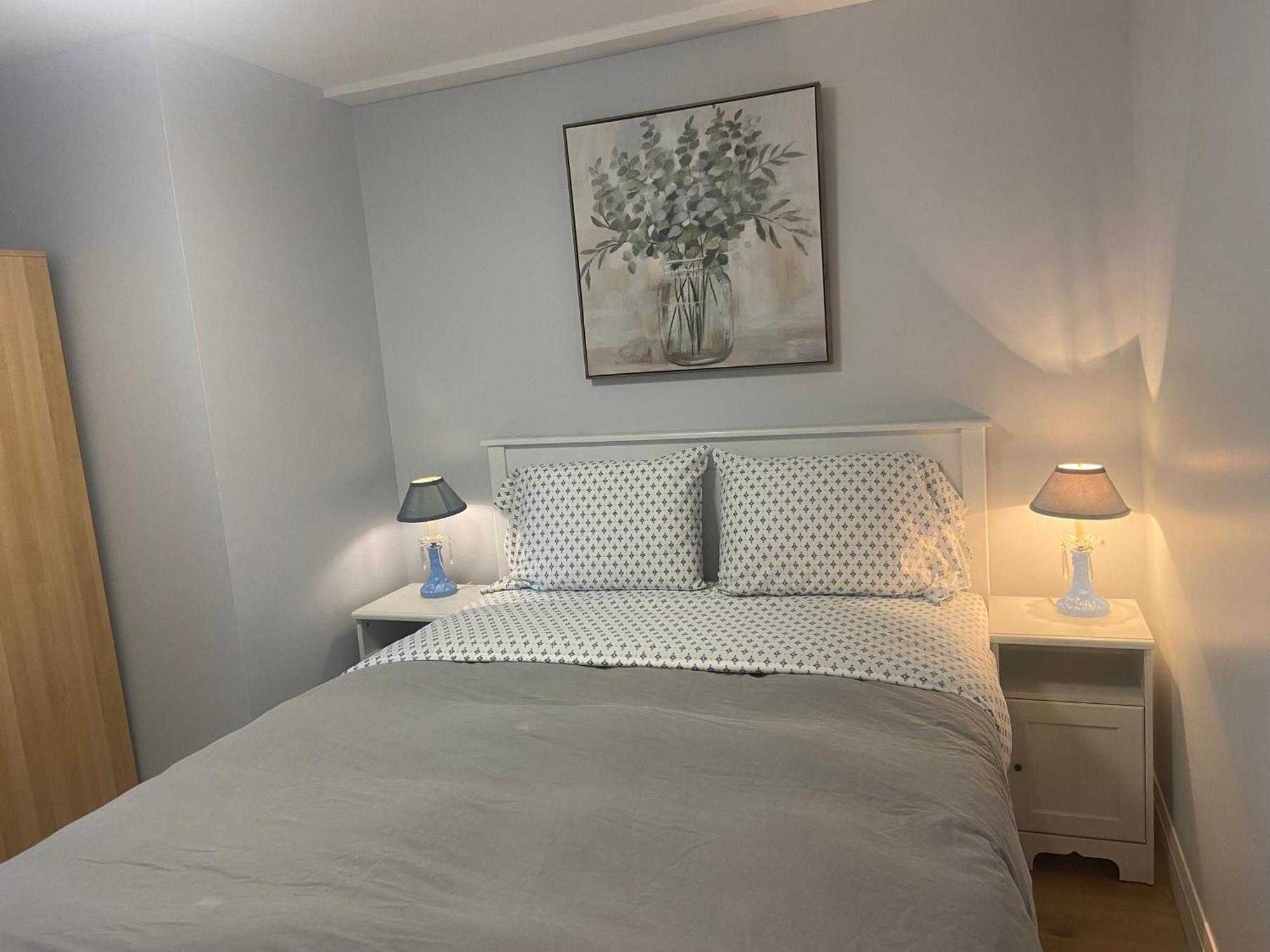 Cozy Two Bedrooms Apartment *